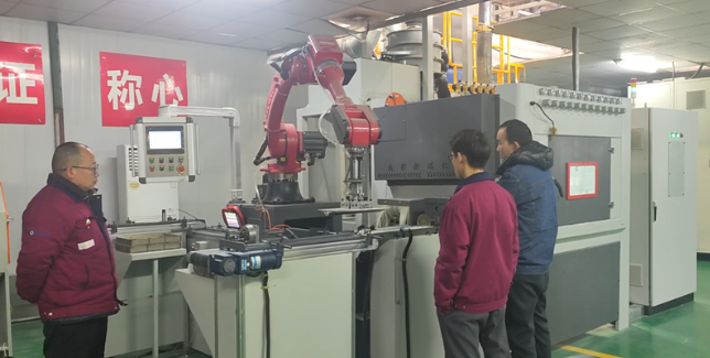 柳州喷砂机在模具清理中的专业应用